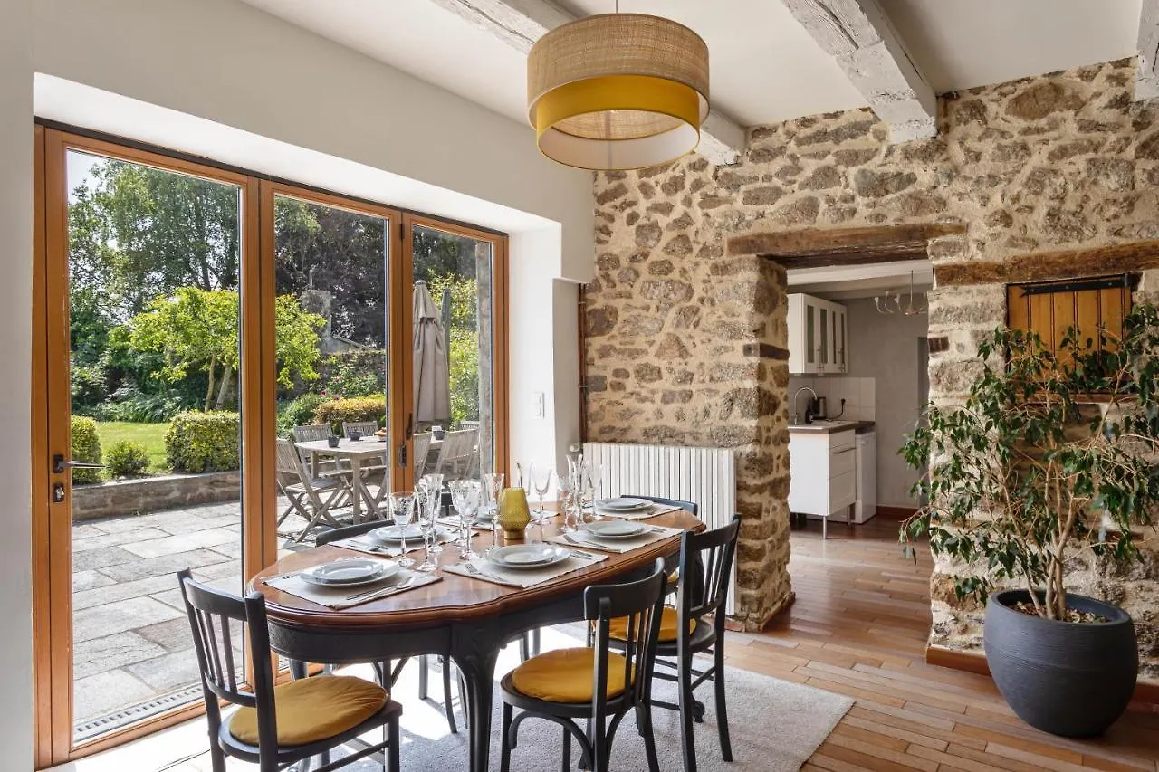Holiday home L'Ecrin Du Val - Charmante Maison Pour 6 Et Jardin Saint-Malo