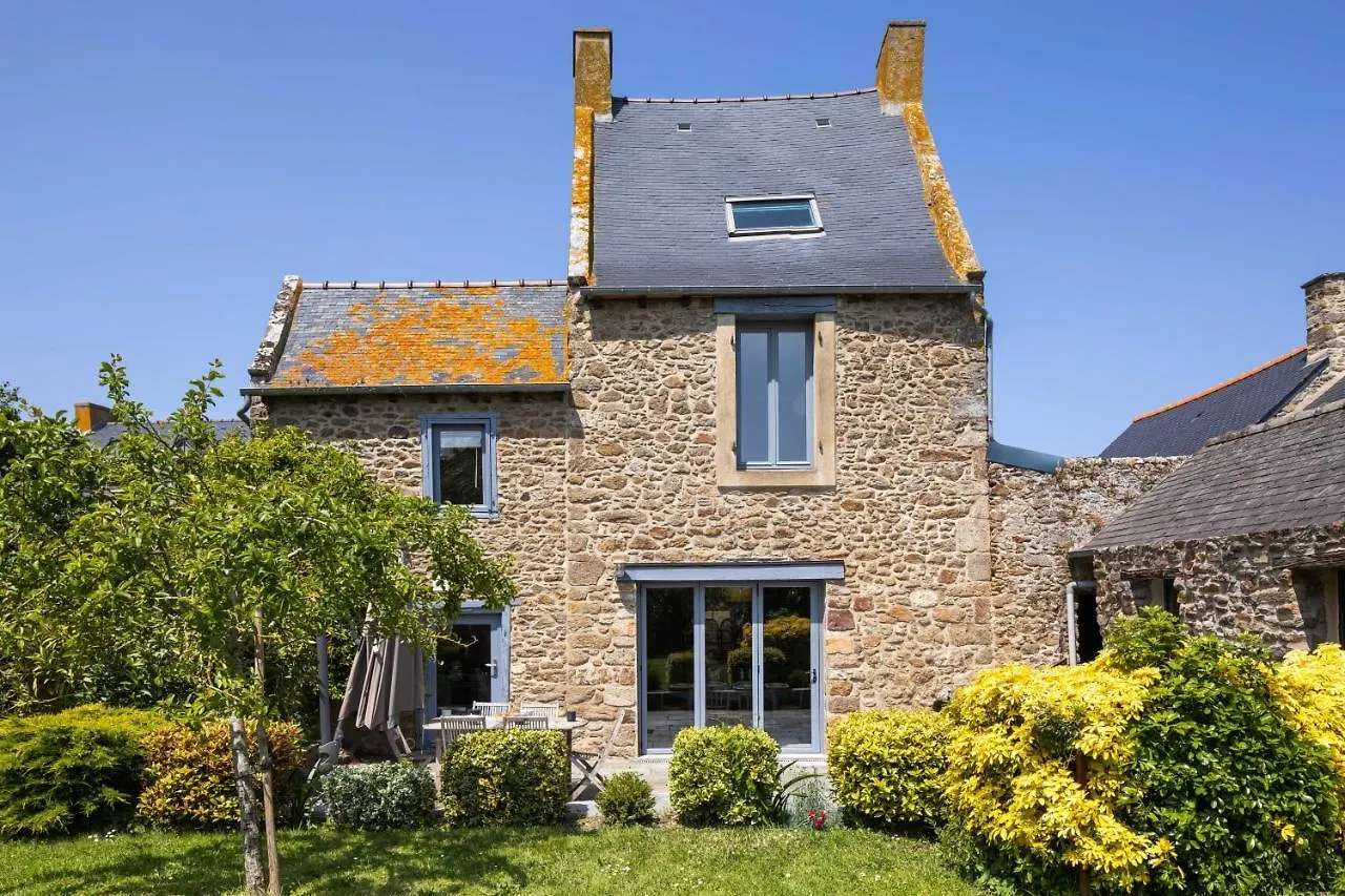 Holiday home L'Ecrin Du Val - Charmante Maison Pour 6 Et Jardin Saint-Malo